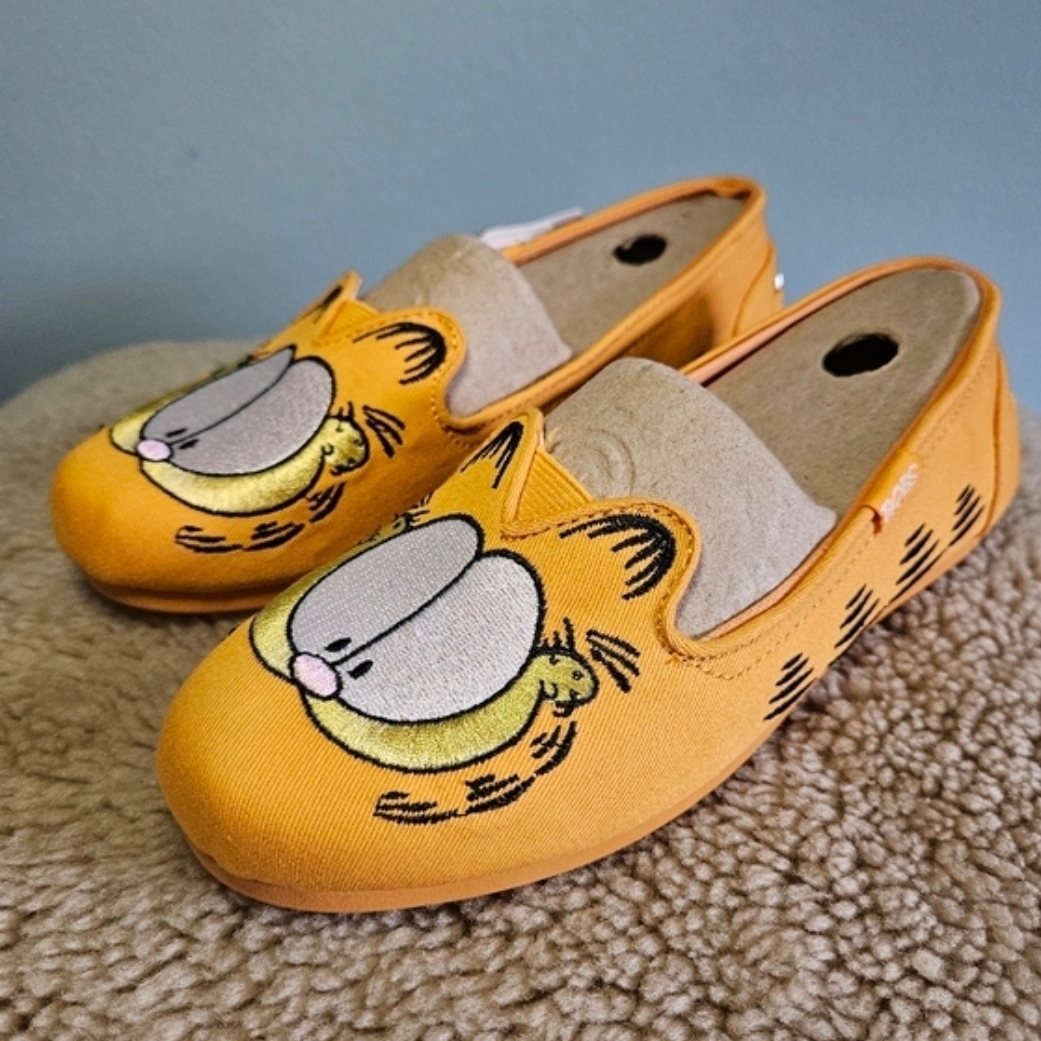 Bobs From Skechers Orange Garfield Slippers
